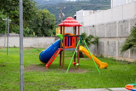 Casa de condomínio para alugar com 48m², 2 quartos e 1 vaga Casa de condomínio para alugar com 48m², 2 quartos e 1 vagaÁrea comum - Playground