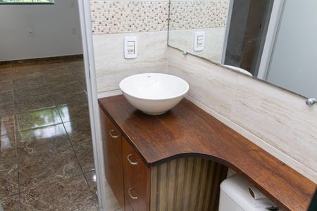 Casa de condomínio para alugar com 48m², 2 quartos e 1 vaga Casa de condomínio para alugar com 48m², 2 quartos e 1 vagaBanheiro