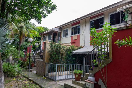 Casa de condomínio para alugar com 48m², 2 quartos e 1 vaga Casa de condomínio para alugar com 48m², 2 quartos e 1 vagaFachada