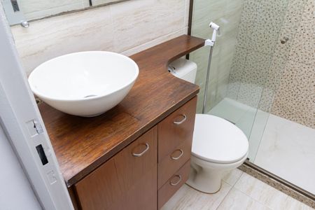 Casa de condomínio para alugar com 48m², 2 quartos e 1 vaga Casa de condomínio para alugar com 48m², 2 quartos e 1 vagaBanheiro