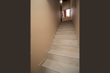 Casa para alugar com 110m², 2 quartos e sem vagaEscada