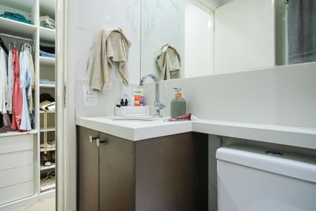 Apartamento à venda com 83m², 3 quartos e 2 vagasBanheiro da suíte