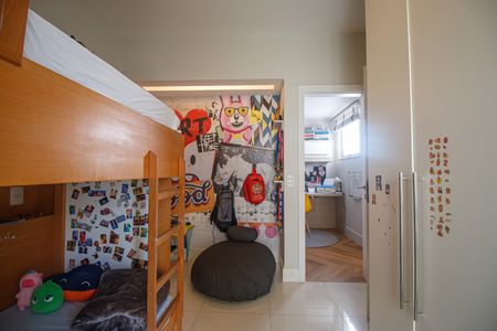 Apartamento à venda com 156m², 4 quartos e 2 vagasQuarto 2