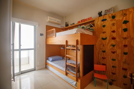 Apartamento à venda com 156m², 4 quartos e 2 vagasQuarto 2