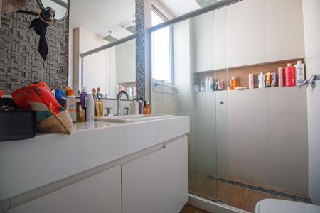 Apartamento à venda com 156m², 4 quartos e 2 vagasBanheiro Suite