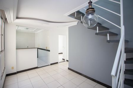Sala de apartamento para alugar com 2 quartos, 120m² em Cabral, Contagem