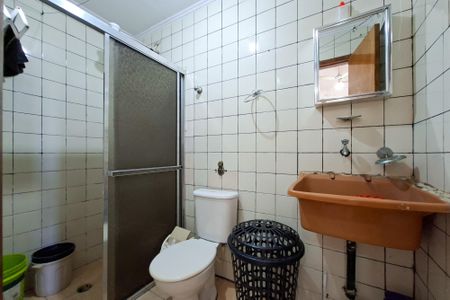 Banheiro  de kitnet/studio para alugar com 0 quarto, 38m² em Nova Mirim, Praia Grande