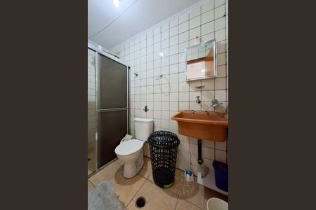 Banheiro  de kitnet/studio para alugar com 0 quarto, 38m² em Nova Mirim, Praia Grande