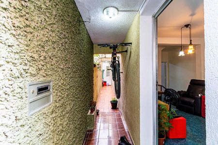 Casa de condomínio à venda com 120m², 2 quartos e 2 vagas Casa de condomínio à venda com 120m², 2 quartos e 2 vagasCorredor lateral