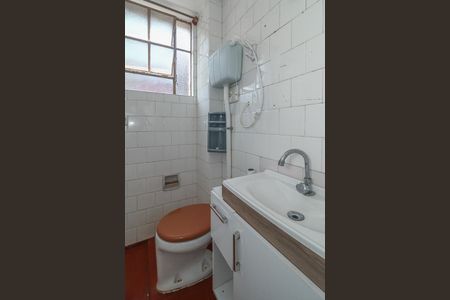 Banheiro de apartamento para alugar com 1 quarto, 37m² em Jardim Itu, Porto Alegre