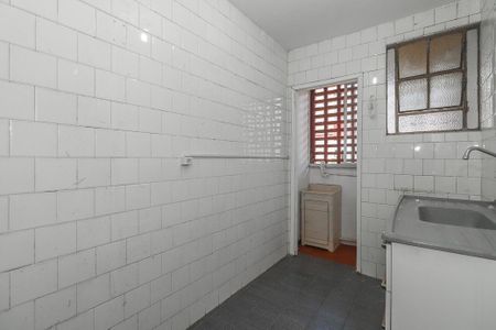 Cozinha de apartamento para alugar com 1 quarto, 37m² em Jardim Itu, Porto Alegre