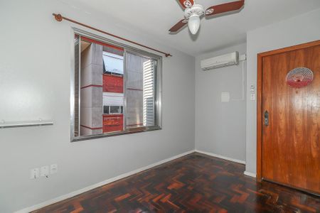 Sala de apartamento para alugar com 1 quarto, 37m² em Jardim Itu, Porto Alegre