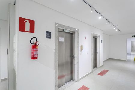 Apartamento para alugar com 81m², 3 quartos e 2 vagas Apartamento para alugar com 81m², 3 quartos e 2 vagasHall social