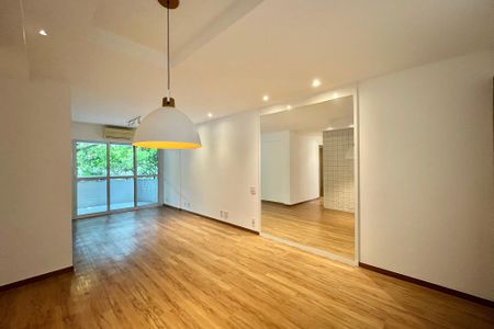 Sala  de apartamento para alugar com 3 quartos, 115m² em Leblon, Rio de Janeiro