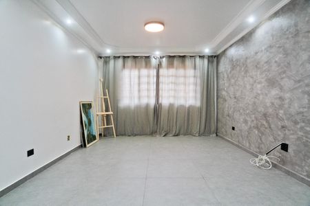 Casa para alugar com 3 quartos, 300m² em Jardim Regina, São Paulo