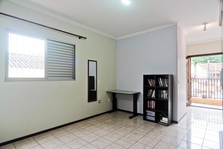 Casa para alugar com 3 quartos, 300m² em Jardim Regina, São Paulo