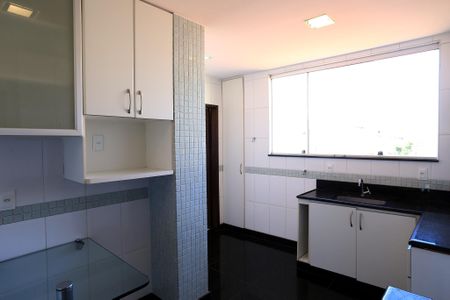 Apartamento à venda com 130m², 3 quartos e 2 vagasCozinha