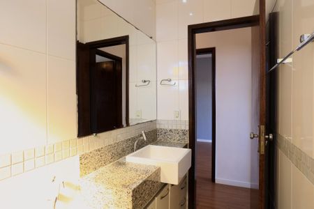 Apartamento à venda com 130m², 3 quartos e 2 vagasBanheiro