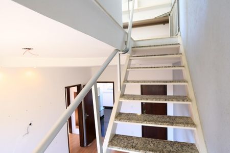 Apartamento à venda com 130m², 3 quartos e 2 vagasEscada