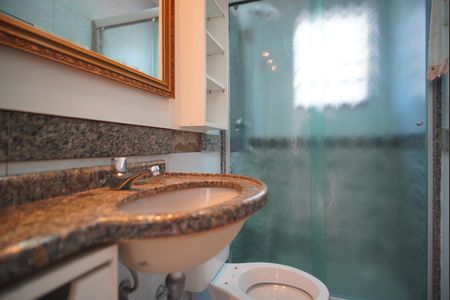 Banheiro de apartamento para alugar com 1 quarto, 42m² em Jardim Floresta, Porto Alegre