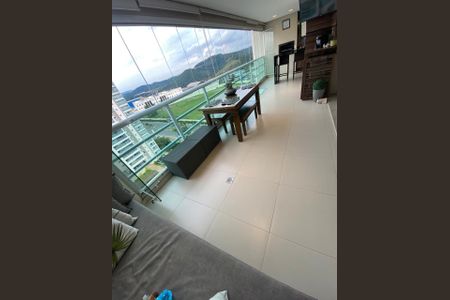 Apartamento à venda com 202m², 3 quartos e 4 vagas Apartamento à venda com 202m², 3 quartos e 4 vagasVaranda