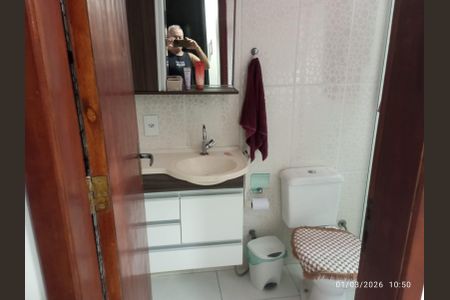 Banheiro de casa de condomínio para alugar com 2 quartos, 60m² em Padre Miguel, Rio de Janeiro