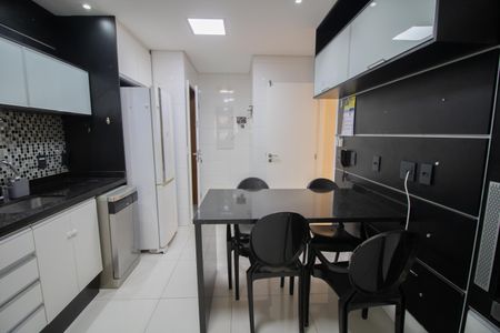 Apartamento para alugar com 130m², 4 quartos e 3 vagas