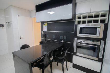 Apartamento para alugar com 130m², 4 quartos e 3 vagas