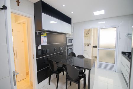 Apartamento para alugar com 130m², 4 quartos e 3 vagas