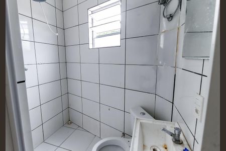 Banheiro de casa para alugar com 1 quarto, 30m² em Jardim Maria Rosa, Taboão da Serra
