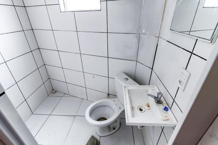 Banheiro de casa para alugar com 1 quarto, 30m² em Jardim Maria Rosa, Taboão da Serra