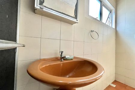 Casa à venda com 600m², 4 quartos e 10 vagasBanheiro Corredor