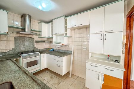 Apartamento para alugar com 174m², 3 quartos e sem vaga
