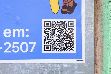 Casa para alugar com 40m², 3 quartos e 1 vagaPlaca instalada no portão do imóvel - Código da placa RXQW-1025