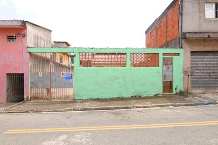 Casa para alugar com 40m², 3 quartos e 1 vagaFachada do imóvel - Placa instalada no portão do imóvel - Código da placa RXQW-1025