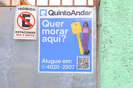 Casa para alugar com 40m², 3 quartos e 1 vagaPlaca instalada no portão do imóvel - Código da placa RXQW-1025