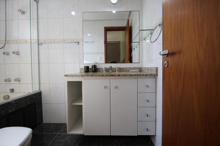 Apartamento à venda com 81m², 3 quartos e 2 vagasBanheiro da Suíte 1