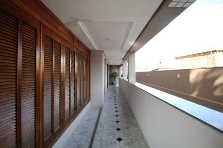 Apartamento à venda com 81m², 3 quartos e 2 vagasCorredor