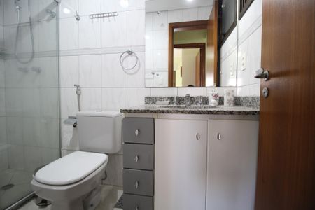 Apartamento à venda com 81m², 3 quartos e 2 vagasBanheiro