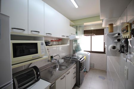 Apartamento à venda com 81m², 3 quartos e 2 vagasCozinha