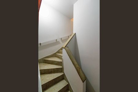 Apartamento para alugar com 45m², 1 quarto e sem vagaEscada de acesso