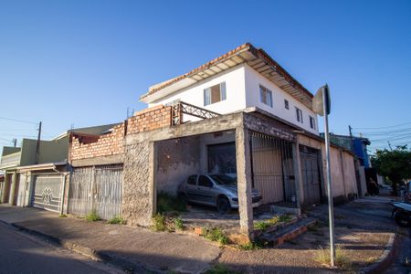 Casa para alugar com 107m², 2 quartos e 1 vaga Casa para alugar com 107m², 2 quartos e 1 vagaFachada