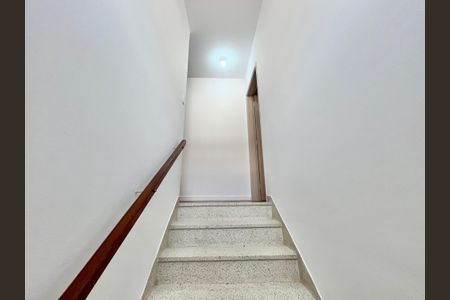 Casa para alugar com 174m², 3 quartos e 2 vagasEscada