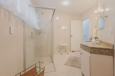 Apartamento à venda com 205m², 3 quartos e 2 vagasBanheiro da Suíte