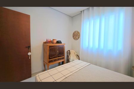 Casa de condomínio à venda com 140m², 3 quartos e 2 vagasSuíte 2