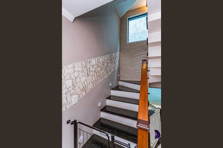 Casa para alugar com 160m², 3 quartos e sem vaga Casa para alugar com 160m², 3 quartos e sem vagaEscada