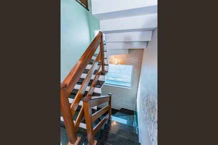 Casa para alugar com 160m², 3 quartos e sem vaga Casa para alugar com 160m², 3 quartos e sem vagaEscada