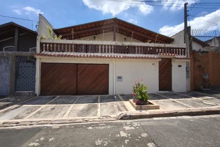 Casa à venda com 213m², 3 quartos e 2 vagasFachada