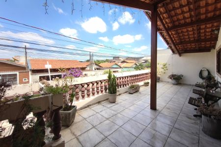 Casa à venda com 213m², 3 quartos e 2 vagasQuintal