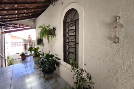 Casa à venda com 213m², 3 quartos e 2 vagasQuintal